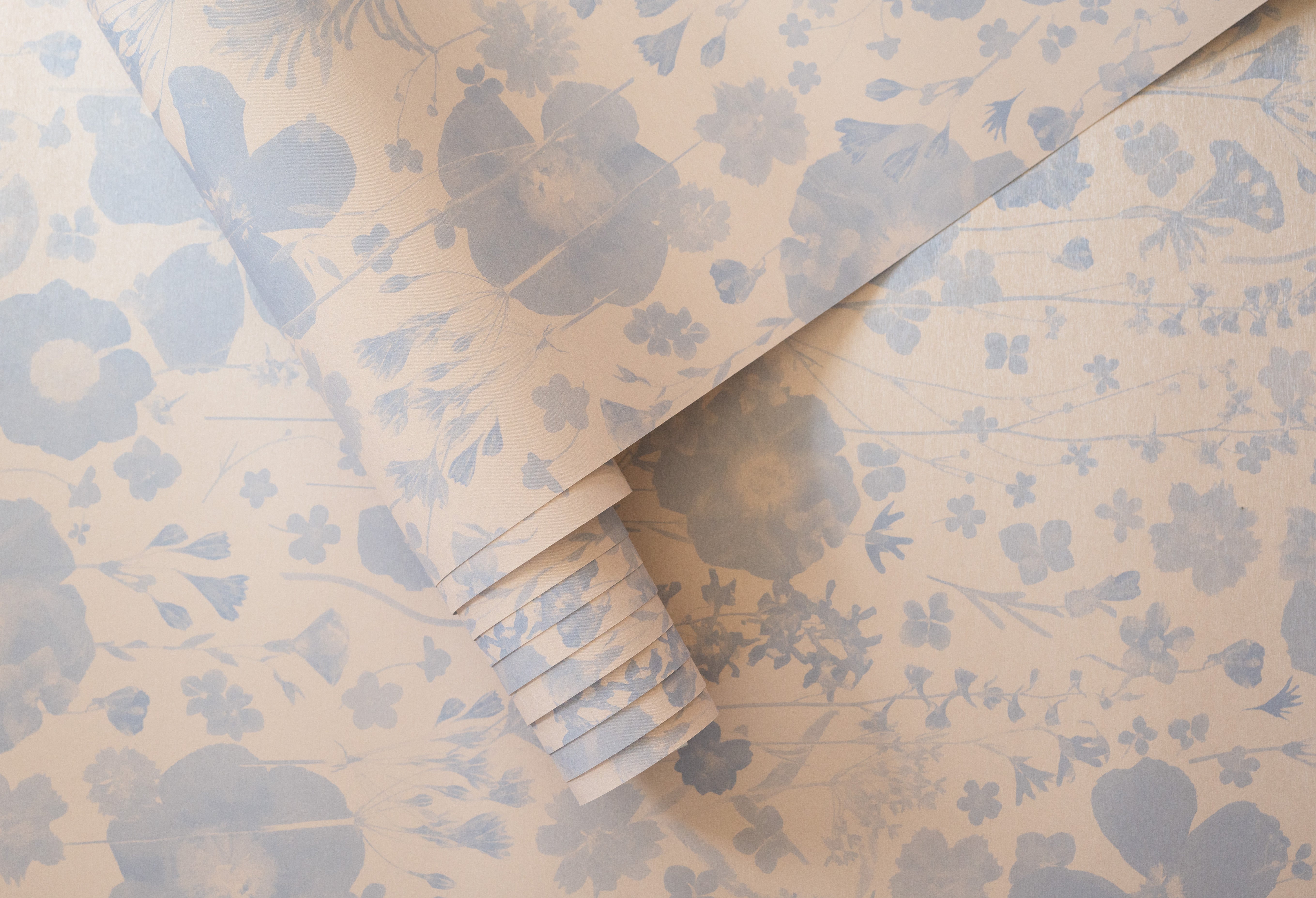 Beautiful Stranger Delft Wallpaper